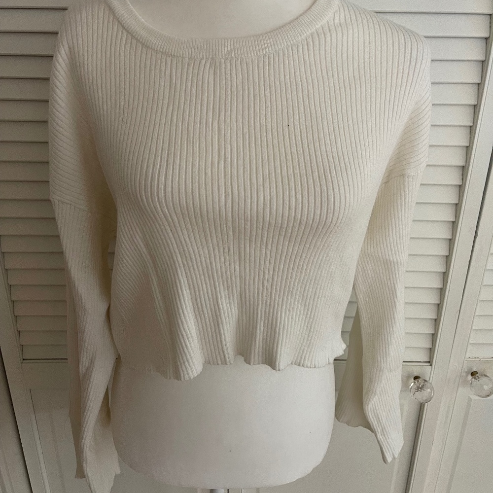 Forever 21 Cream cropped sweater top